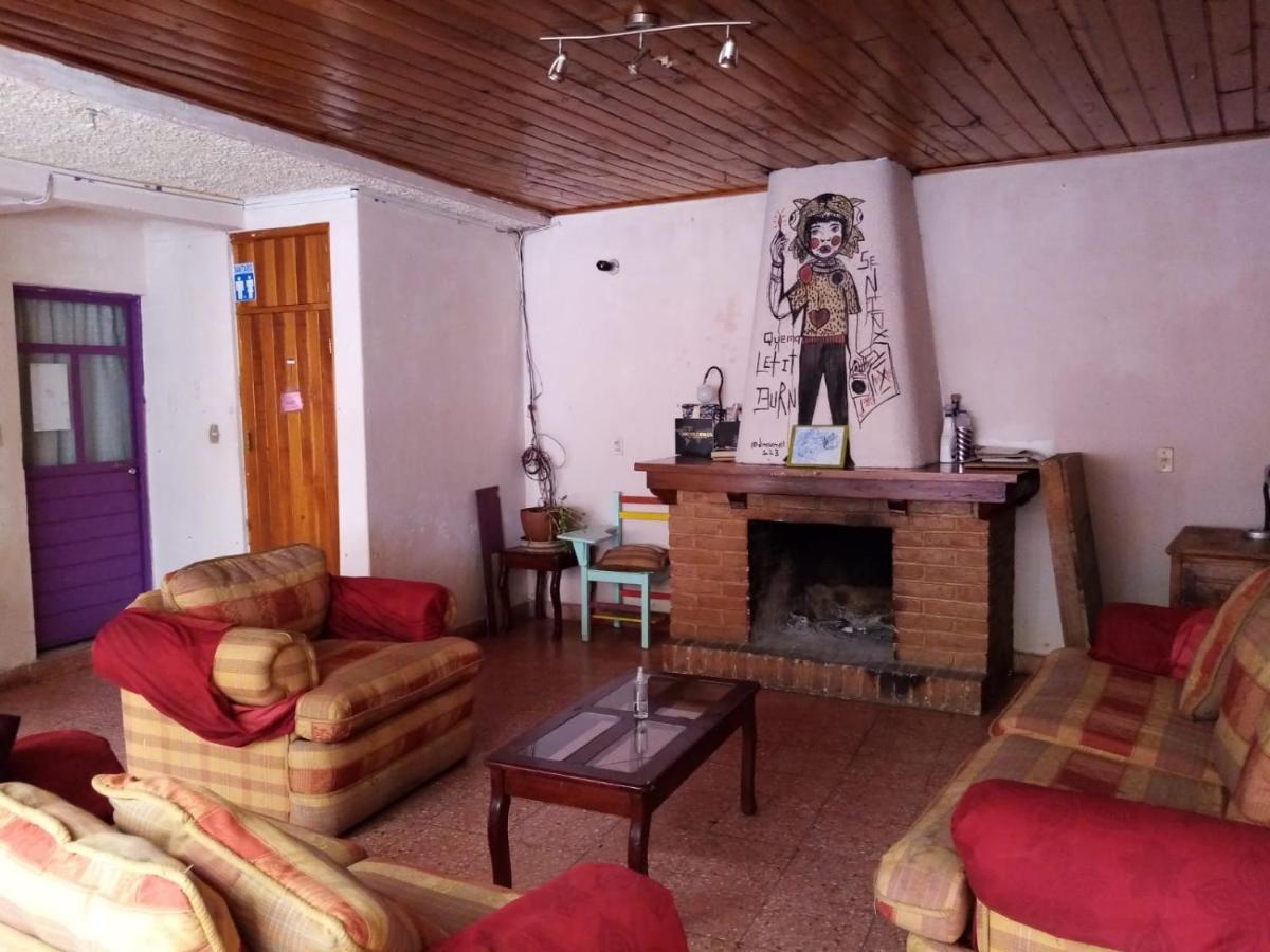 Casa Lothuz Spacio Cultural Y Disidente San Cristóbal de Las Casas エクステリア 写真